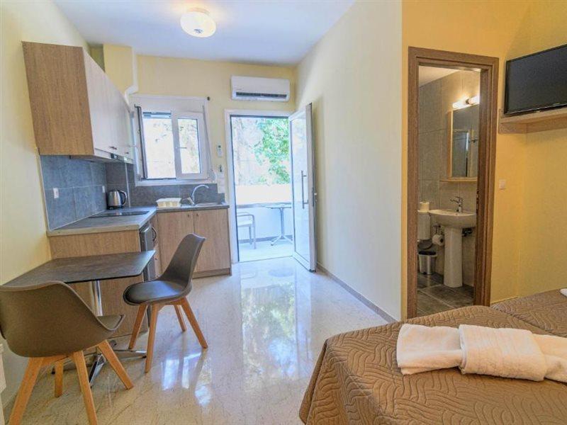 Varvaras Diamond Hotel Платанес Екстериор снимка